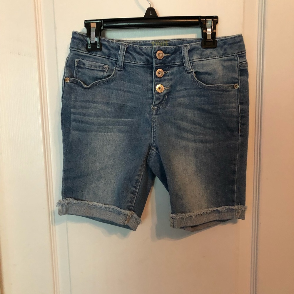 True Craft girls light denim shorts size 12